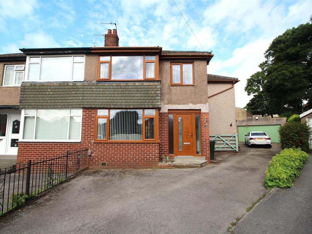 4 bed semidetached house for sale in Greengates Avenue, Wyke, Bradford