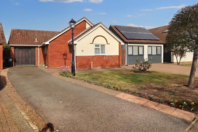 3 bed bungalow for sale in Granville Way, Brightlingsea CO7, £340,000
