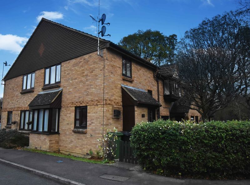 1 bed terraced house to rent in Long Copse Chase, Chineham, Basingstoke