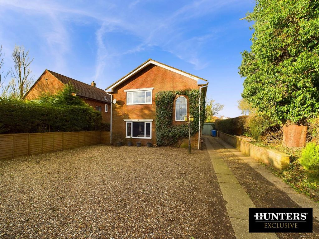 4 bed detached house for sale in Vicarage Lane, Bempton, Bridlington