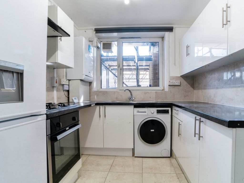 3 bed flat to rent in Hadleigh Close, London E1 Zoopla
