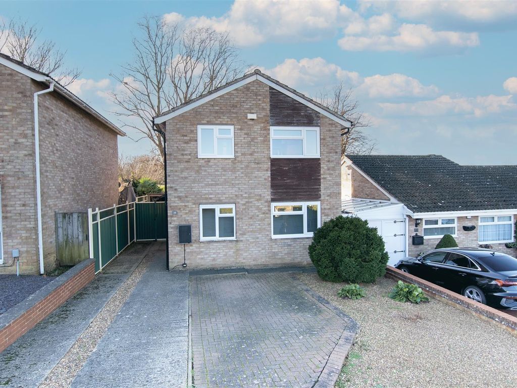 3 bed detached house for sale in Roche Way, Wellingborough NN8, £