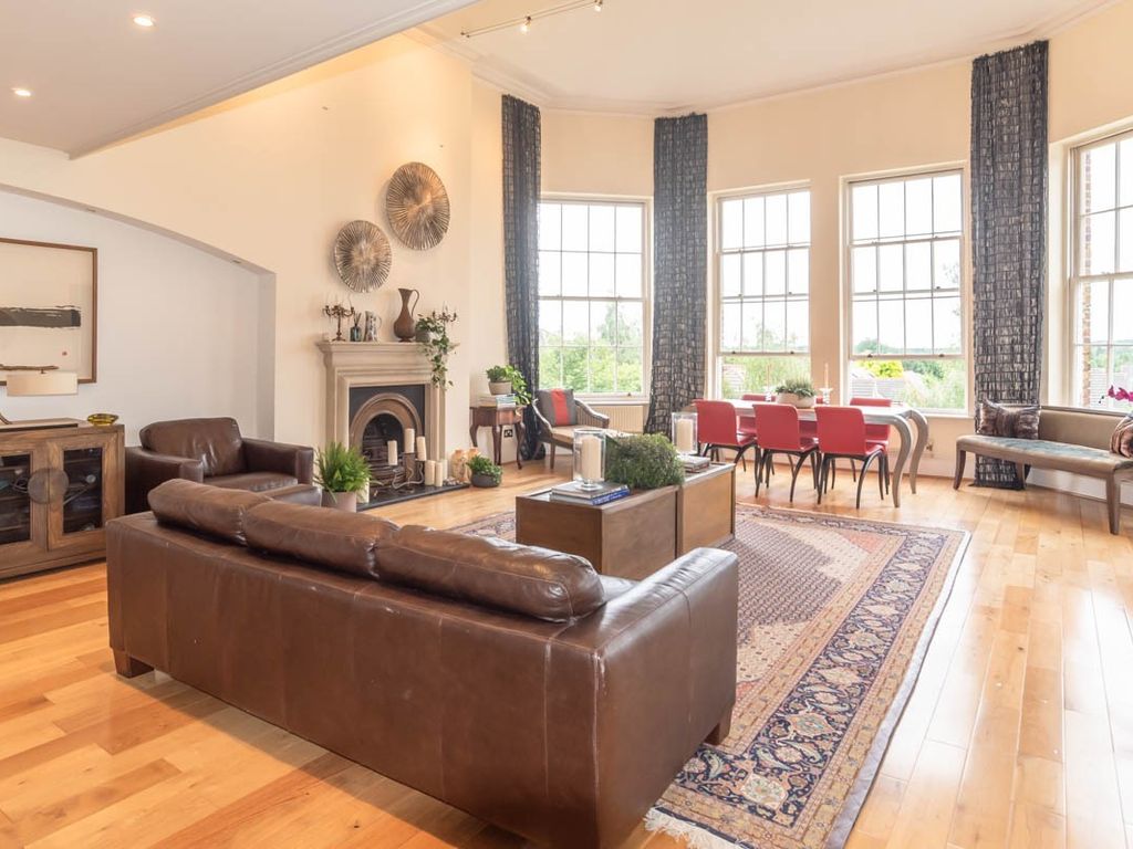 3 bed flat for sale in Princess Park Manor, Royal Drive, London N11, £