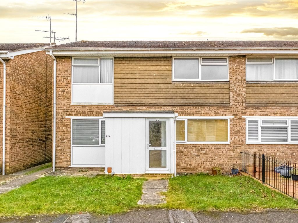 2 bed to rent in Cole Close, Covingham, Swindon SN3, £875