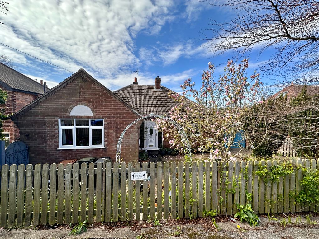 3 bed detached bungalow for sale in Northcliffe Avenue, Mapperley