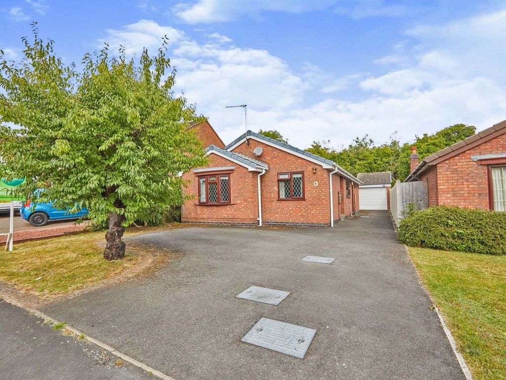 3 bed detached bungalow for sale in Britannia Drive, Stretton, Burton