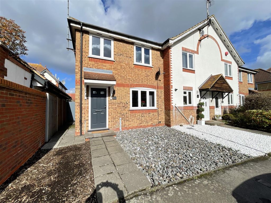 3 bed end terrace house for sale in Argent Street, Grays RM17 Zoopla
