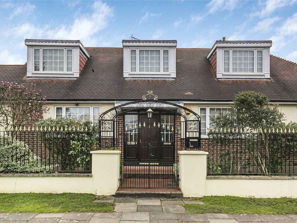 4 bed detached house for sale in Seaforth Gardens, London N21 Zoopla