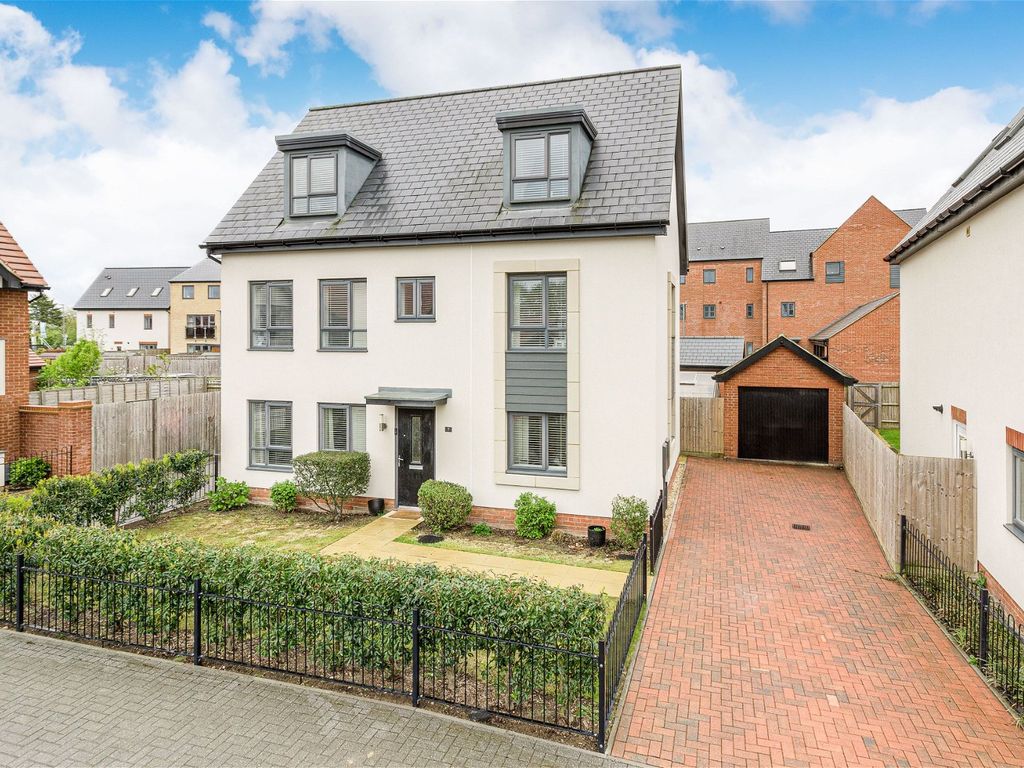 5 bed detached house for sale in Friesland Avenue, Whitehouse, Milton