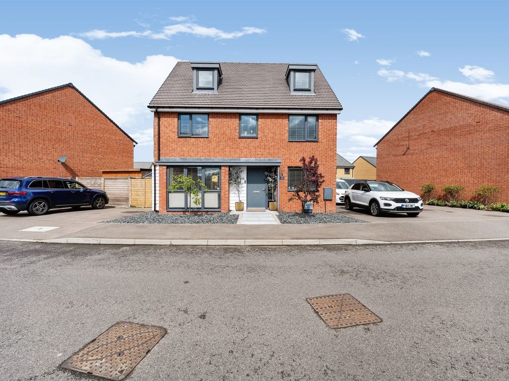 6 bed detached house for sale in Buckworth Drive, Wootton, Bedford MK43