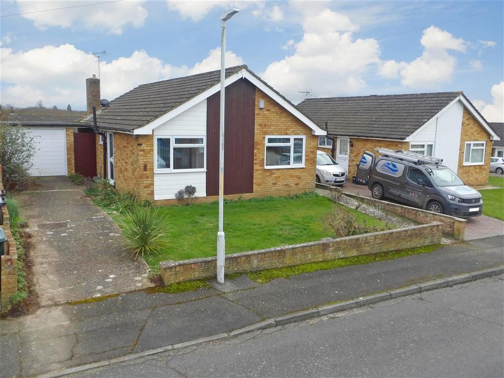 3 bed detached bungalow for sale in Charlton Close, Willesborough