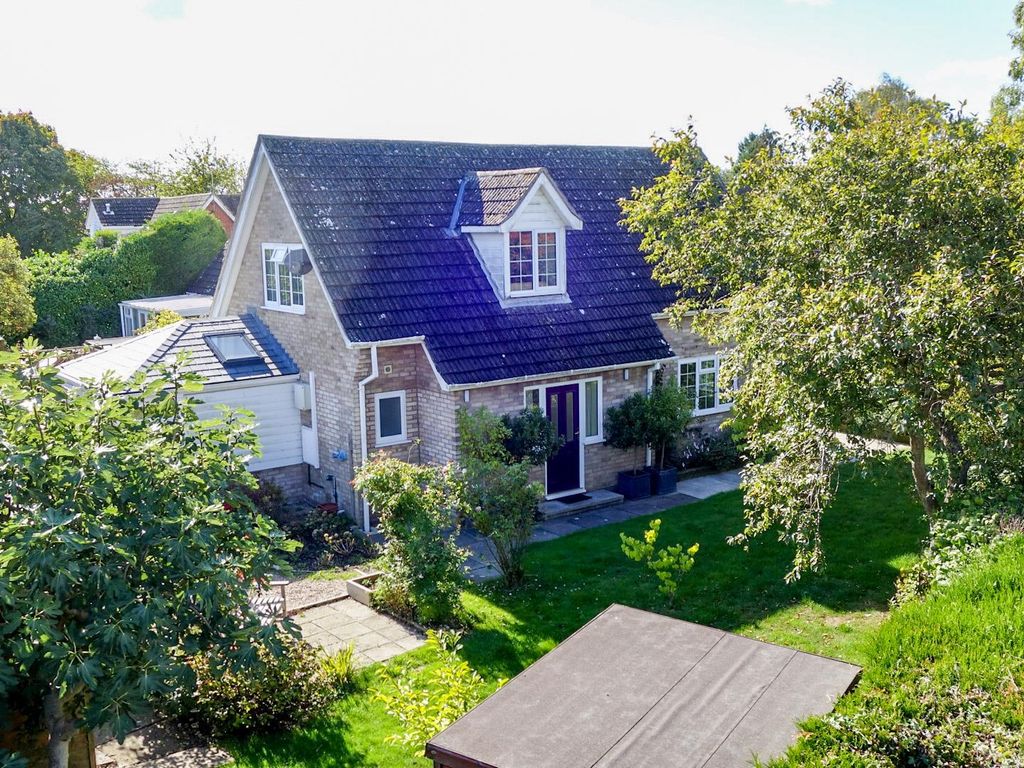 2 bed detached house for sale in Woodcrofts Close, Brockley, Bury St