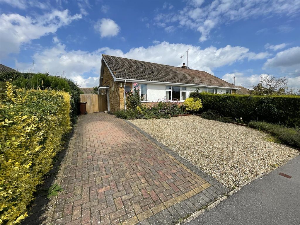 2 bed semidetached bungalow for sale in Kenelm Rise,