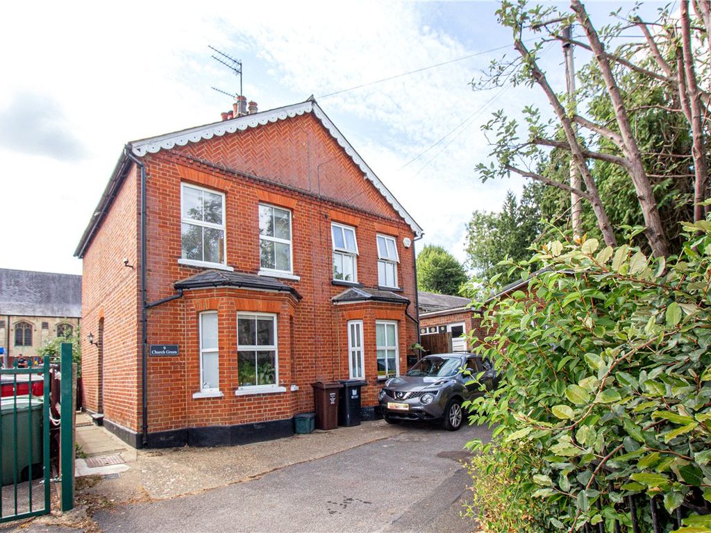 2 bed semidetached house to rent in Church Green, Harpenden