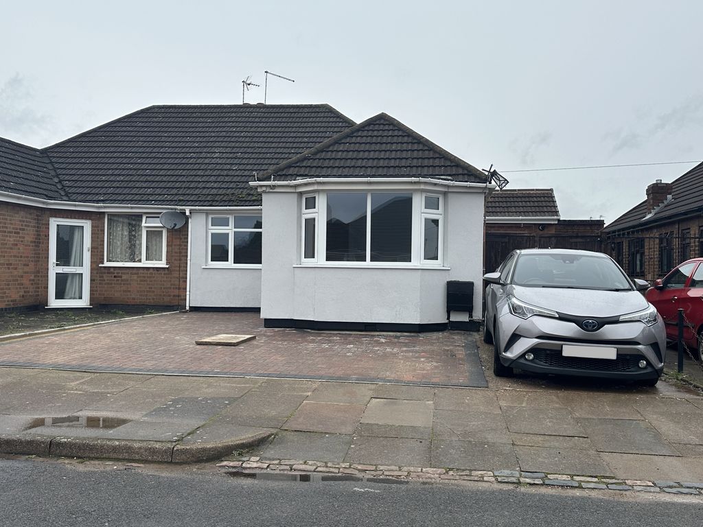 3 bed semidetached bungalow for sale in June Avenue, Leicester LE4, £