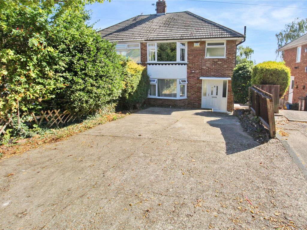 3 bed semidetached house for sale in Poplar Close, Strood, Kent ME2