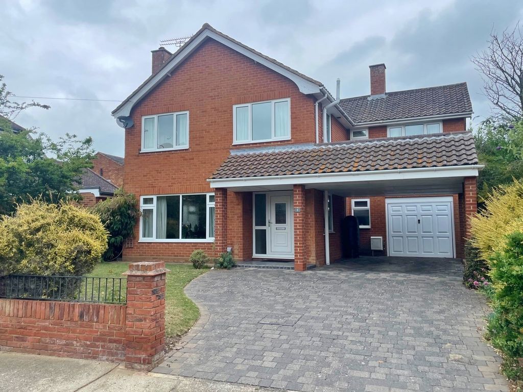 4 bed detached house for sale in Barton Road, Felixstowe IP11 Zoopla