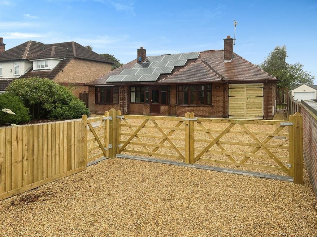 2 bed detached bungalow for sale in Clipstone Road West, Forest Town
