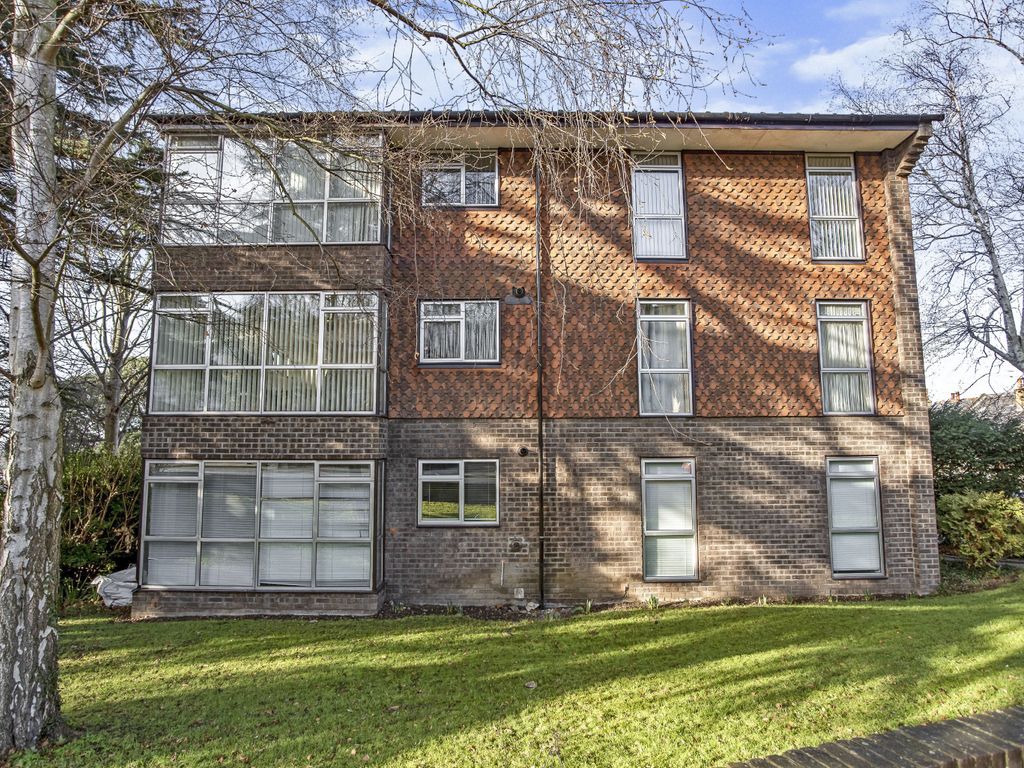 2 bed flat for sale in Portland Road, Gravesend, Kent DA12 Zoopla