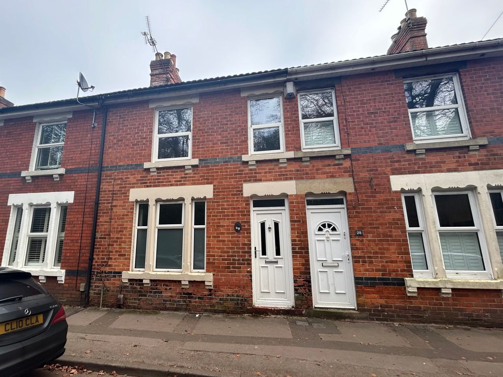 2 bed property to rent in Quarry Road, Old Town, Swindon SN1, £1,250