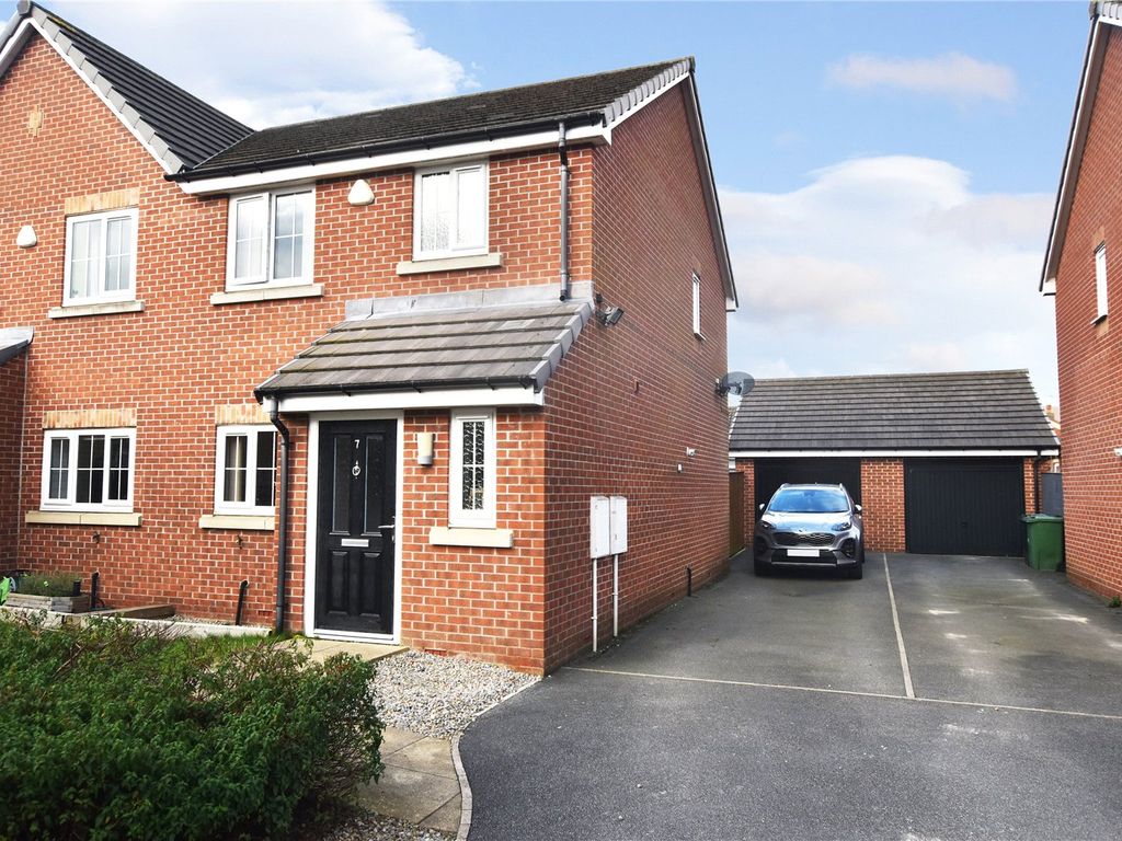 3 bed semidetached house for sale in Millard Way, East Ardsley