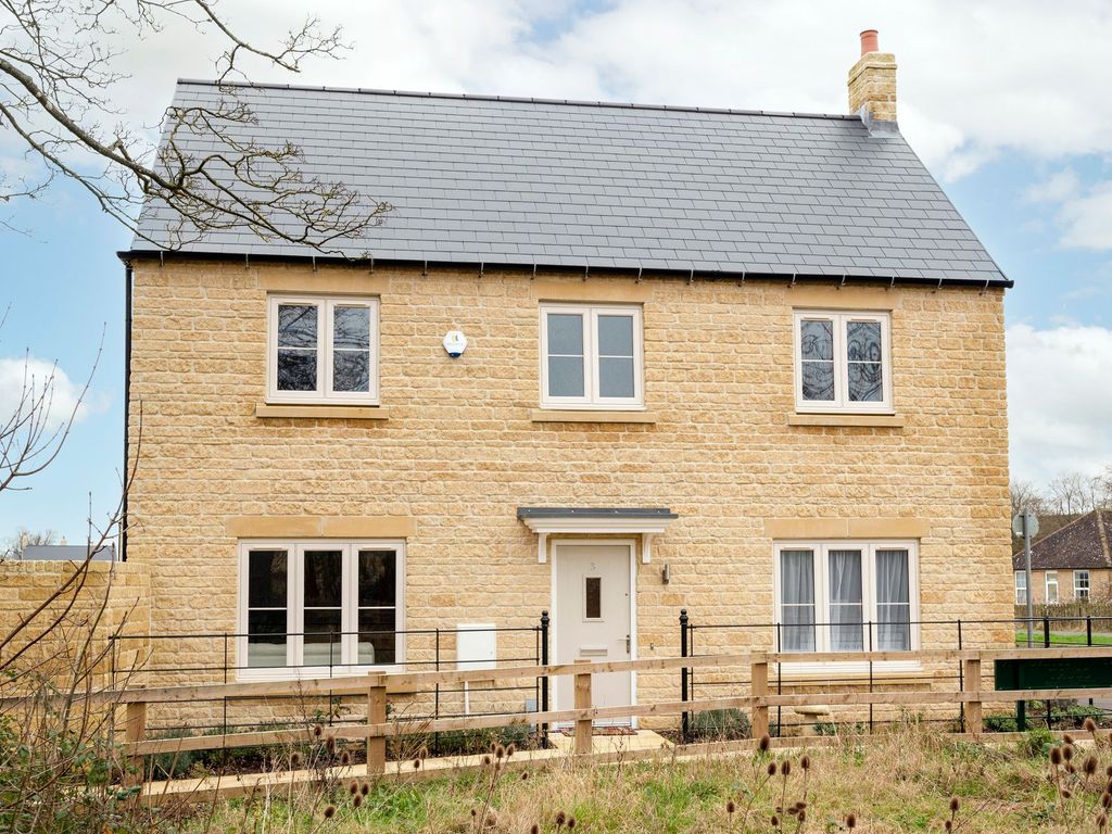 3 bed end terrace house for sale in New Wellington Court, Upper