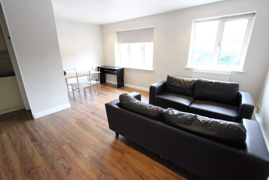 1 bed flat to rent in Teresa Gardens, Waltham Cross EN8, £1,250 pcm