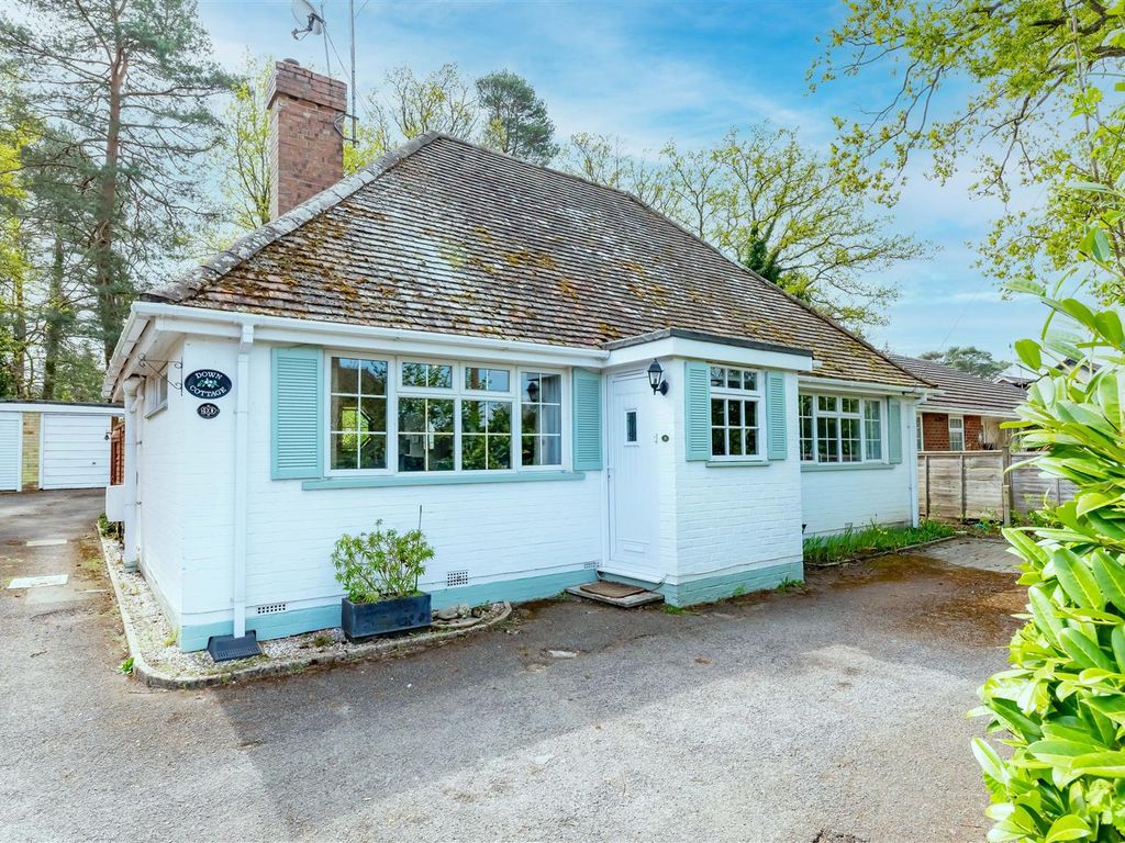 3 bed detached house for sale in Aldershot Road, Fleet GU51 Zoopla