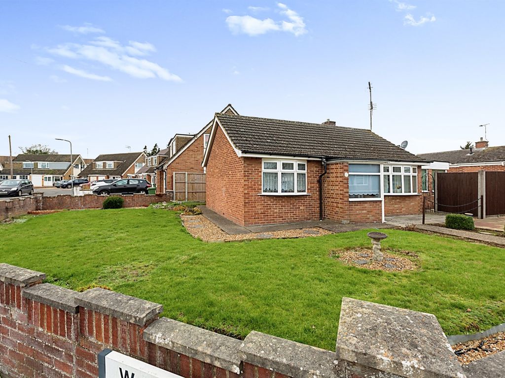 2 bed detached bungalow for sale in Worcester Close, Newport Pagnell