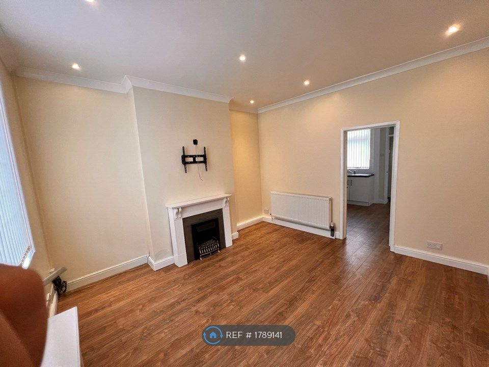 2 bed terraced house to rent in East Street, Audenshaw Manchester M34