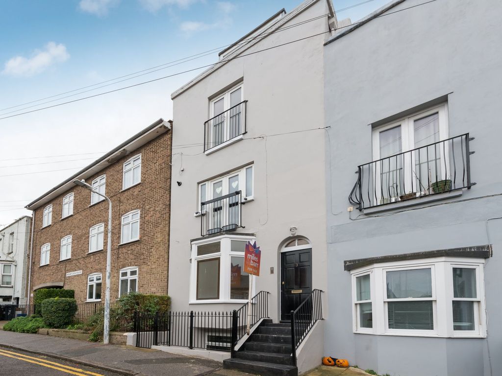 2 bed flat for sale in Camden Road, Ramsgate CT11, £129,995 Zoopla