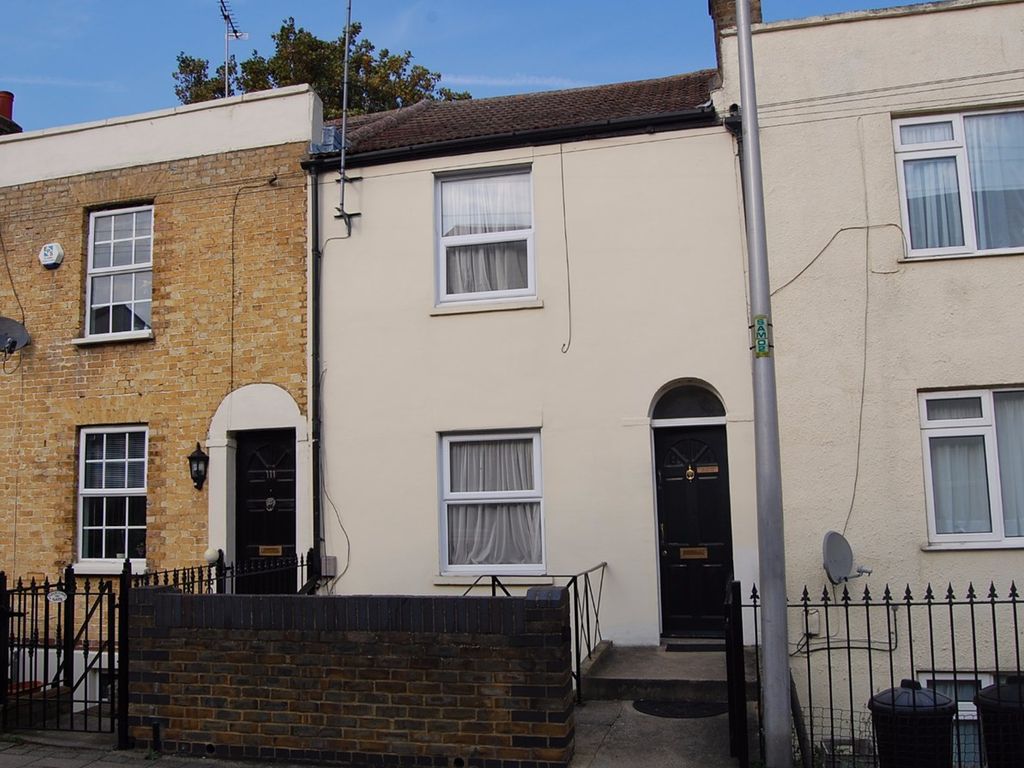 4 bed terraced house to rent in Saunders Street, Gillingham ME7, £1,800