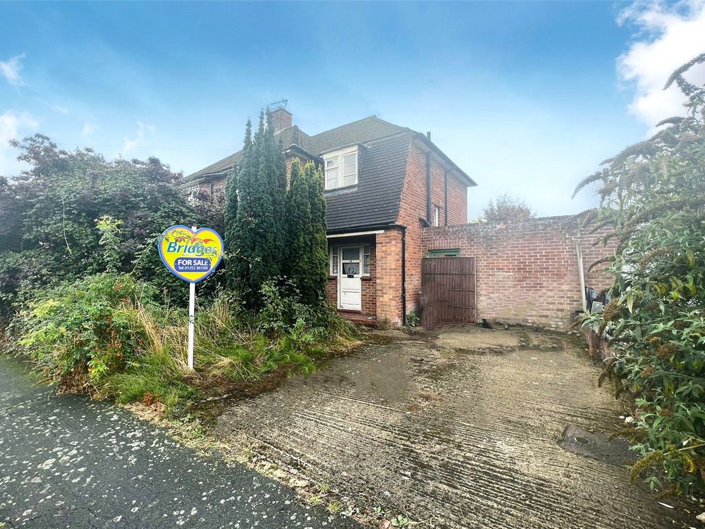 3 bed semidetached house for sale in Underwood Avenue, Ash, Surrey