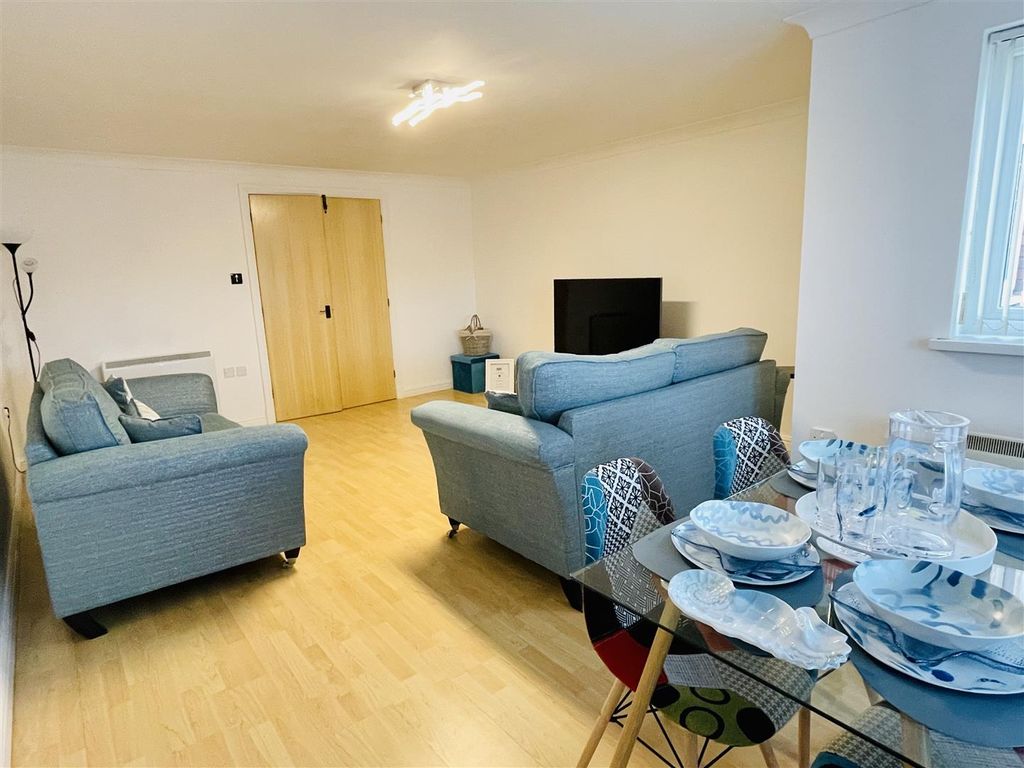 2 bed flat to rent in Cork House, Swansea, Maritime Quarter, Swansea SA1 Zoopla