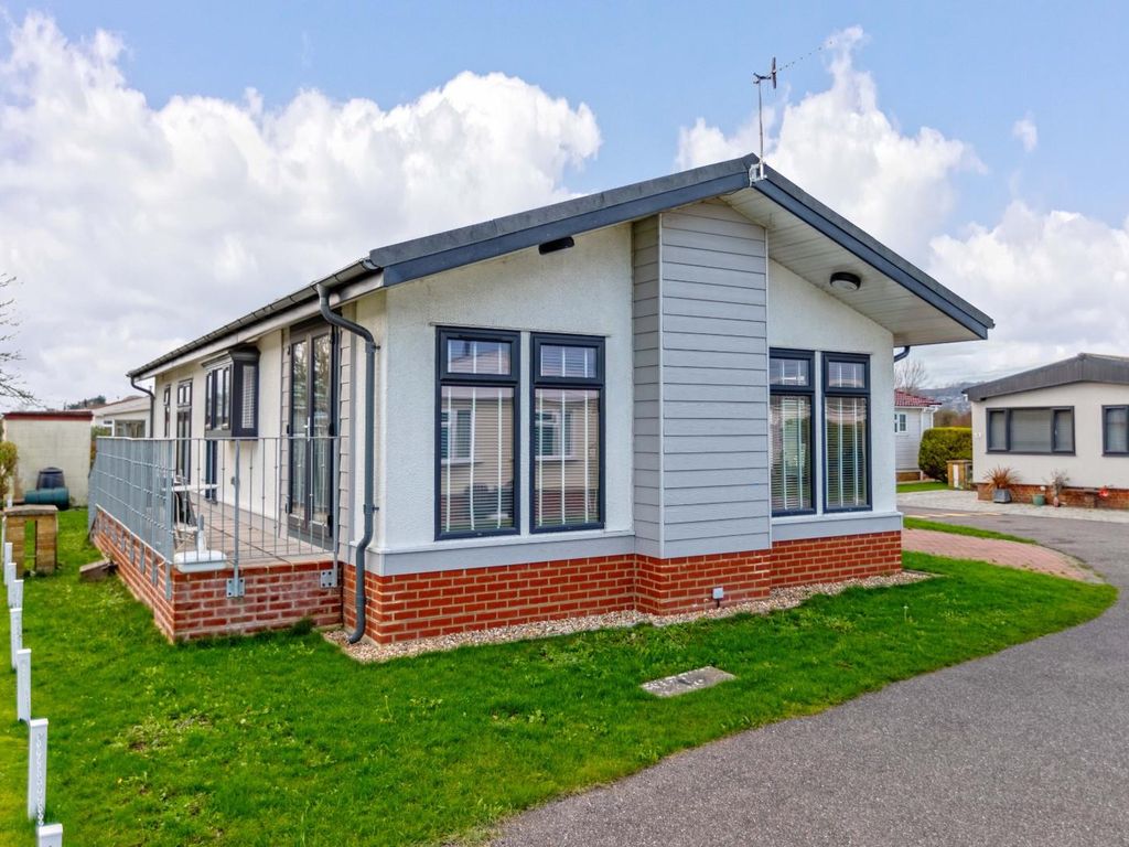 2 bed mobile/park home for sale in Windsor Way, Broadway Mobile Home Park, Lancing BN15, £