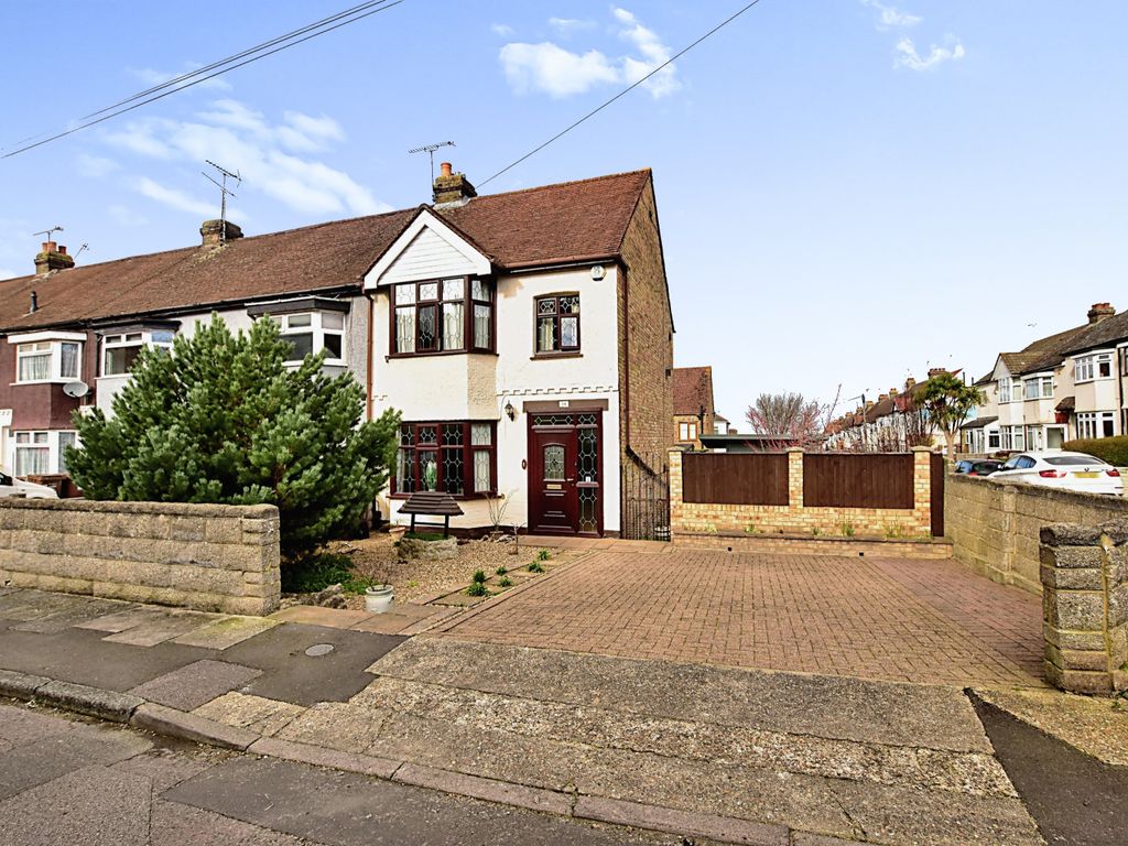 3 bed end terrace house for sale in Mitchell Avenue, Chatham, Kent ME4