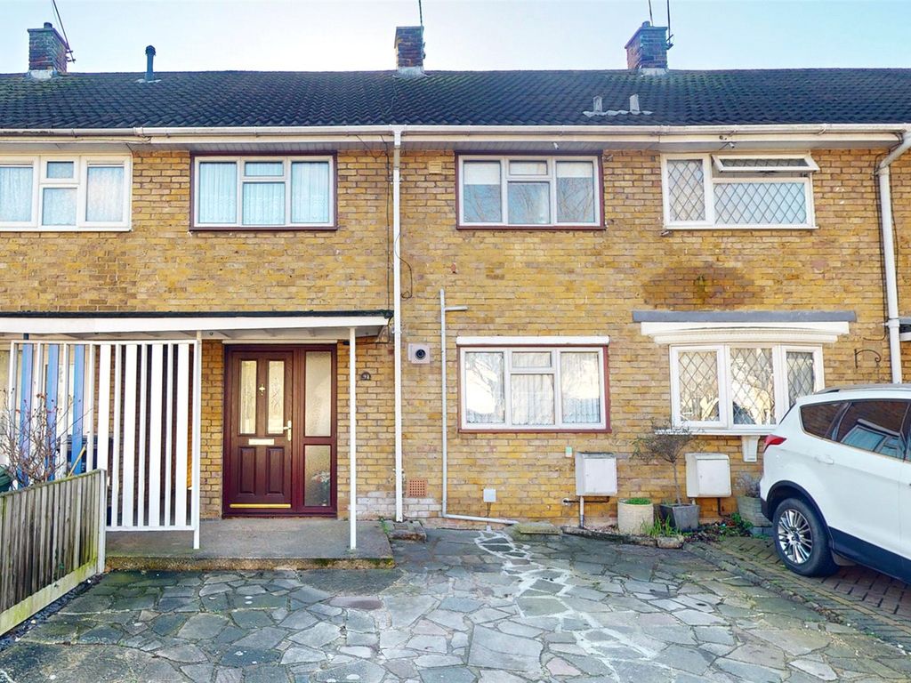 3 bed terraced house for sale in The Fremnells, Fryerns, Basildon, Essex SS14, £320,000 Zoopla
