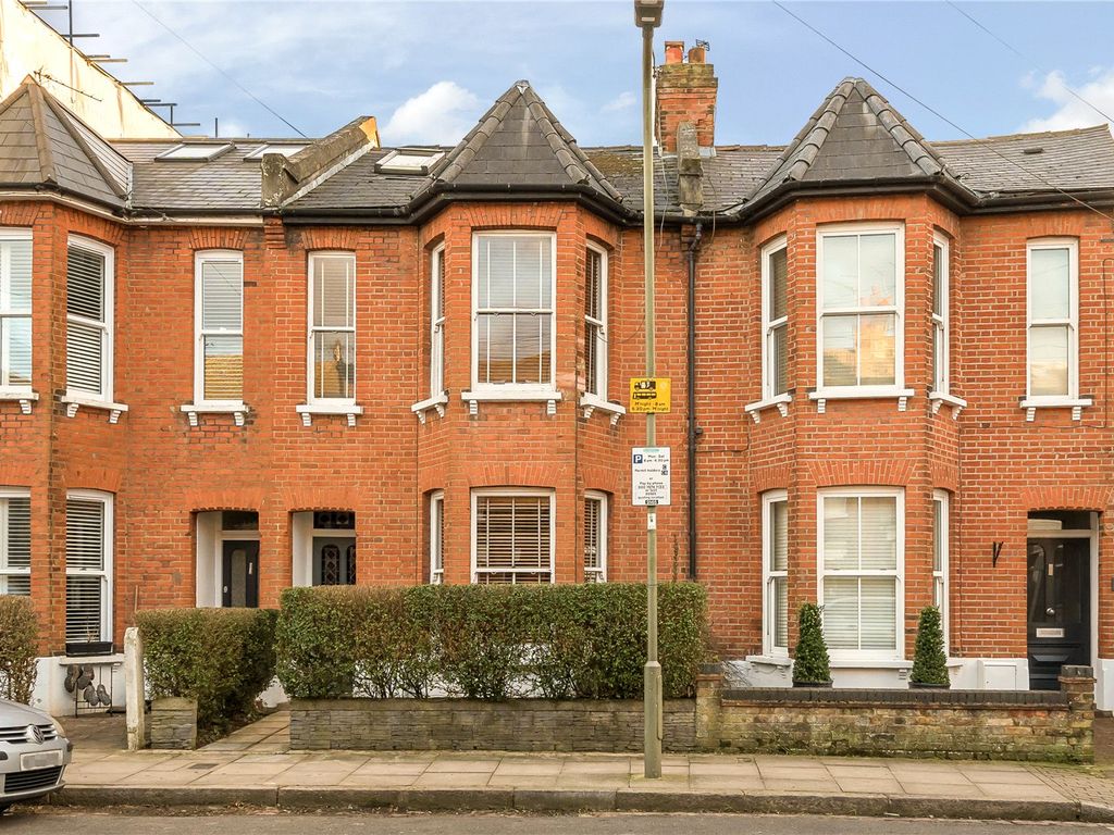 4 bed terraced house for sale in Carnarvon Road, EN5, £895,000