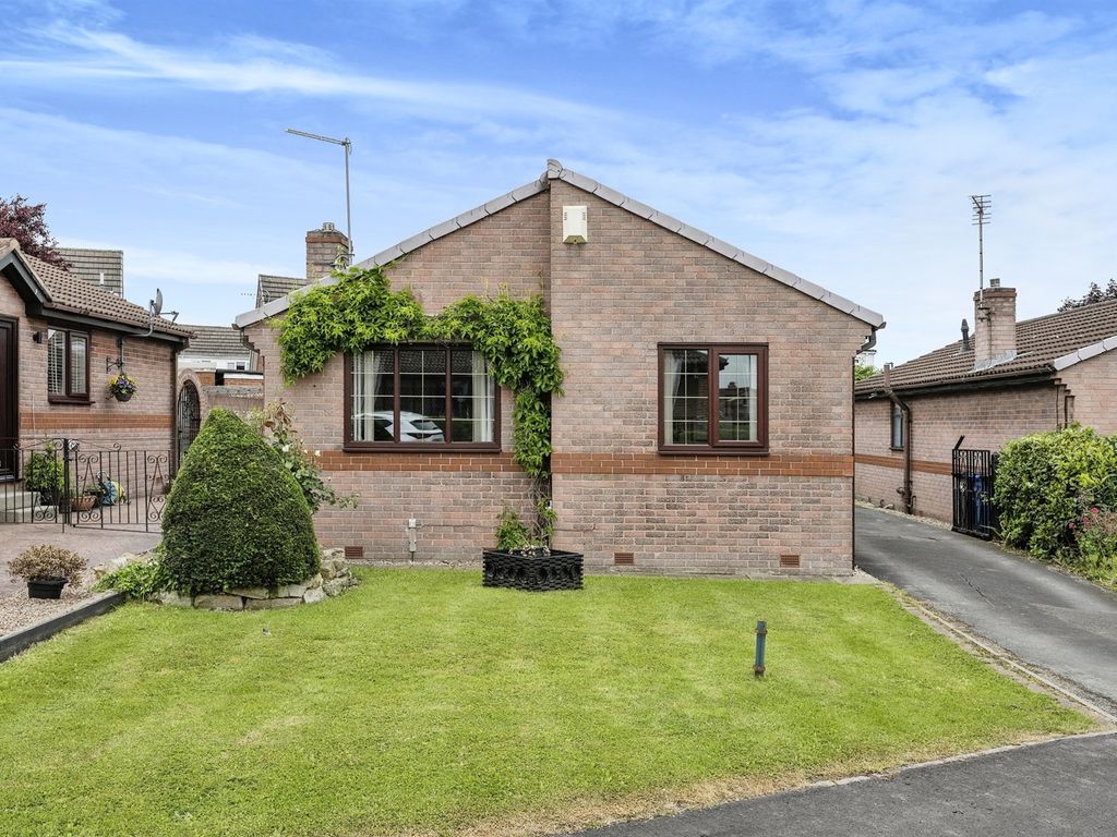 3 bed detached bungalow for sale in Windsor Close, Harlington