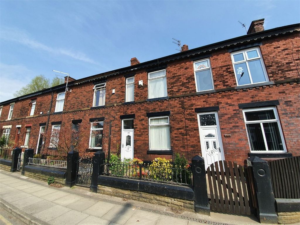 3 bed terraced house to rent in Ainsworth Road, Radcliffe, Manchester
