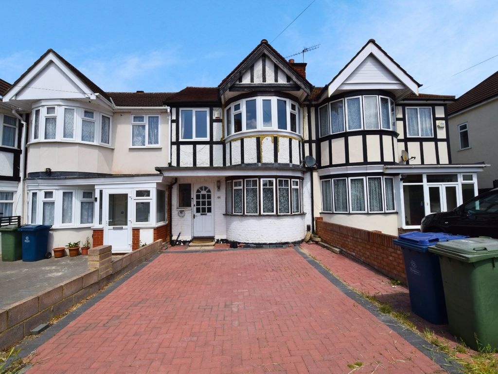 3 bed terraced house to rent in Warden Avenue, Harrow, Greater London
