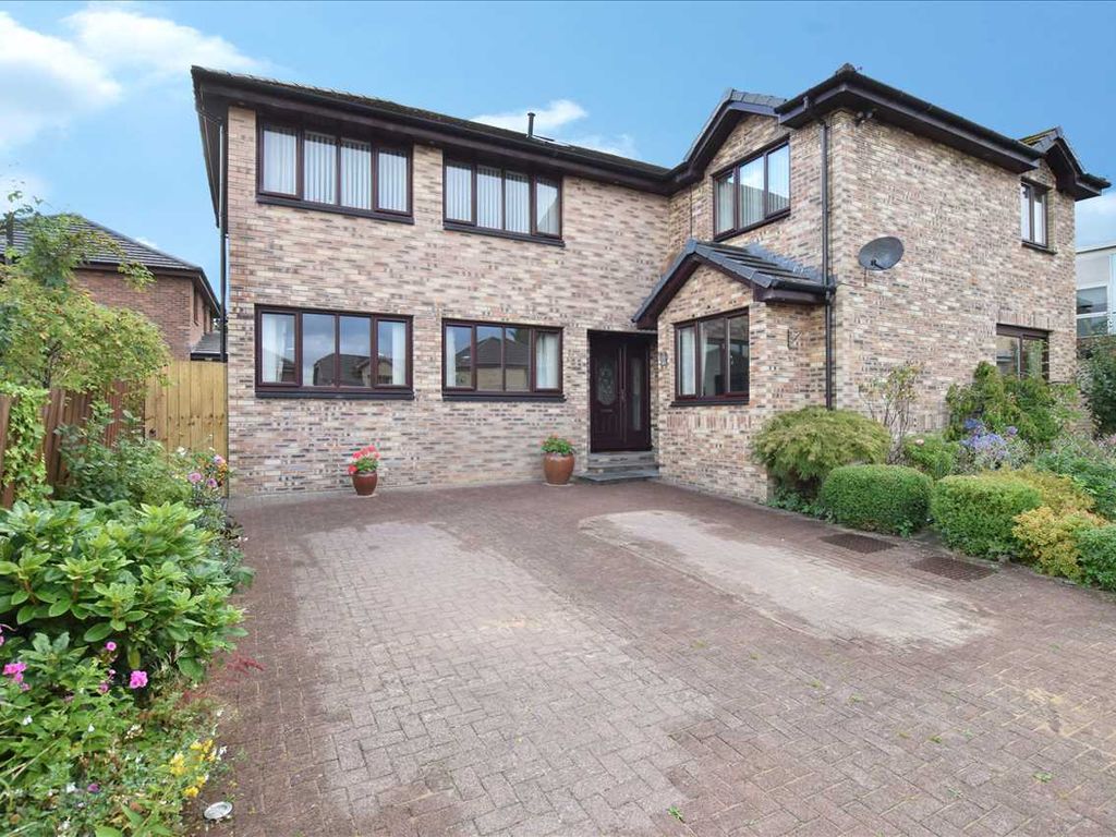 5 bed detached house for sale in Naismith Court, Stonehouse, Larkhall