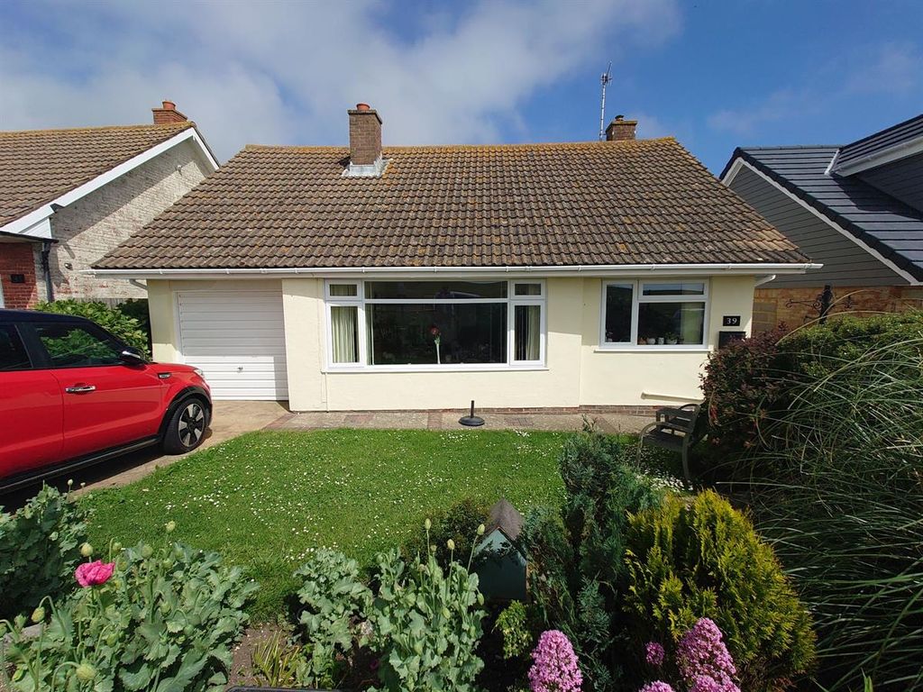 3 bed bungalow for sale in Gorham Way, Cliffs, Peacehaven