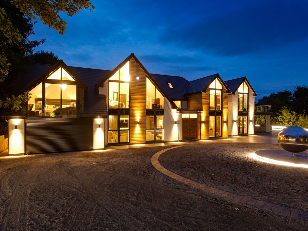 5 bed detached house for sale in Hill Farm Court, Edwalton, Nottingham