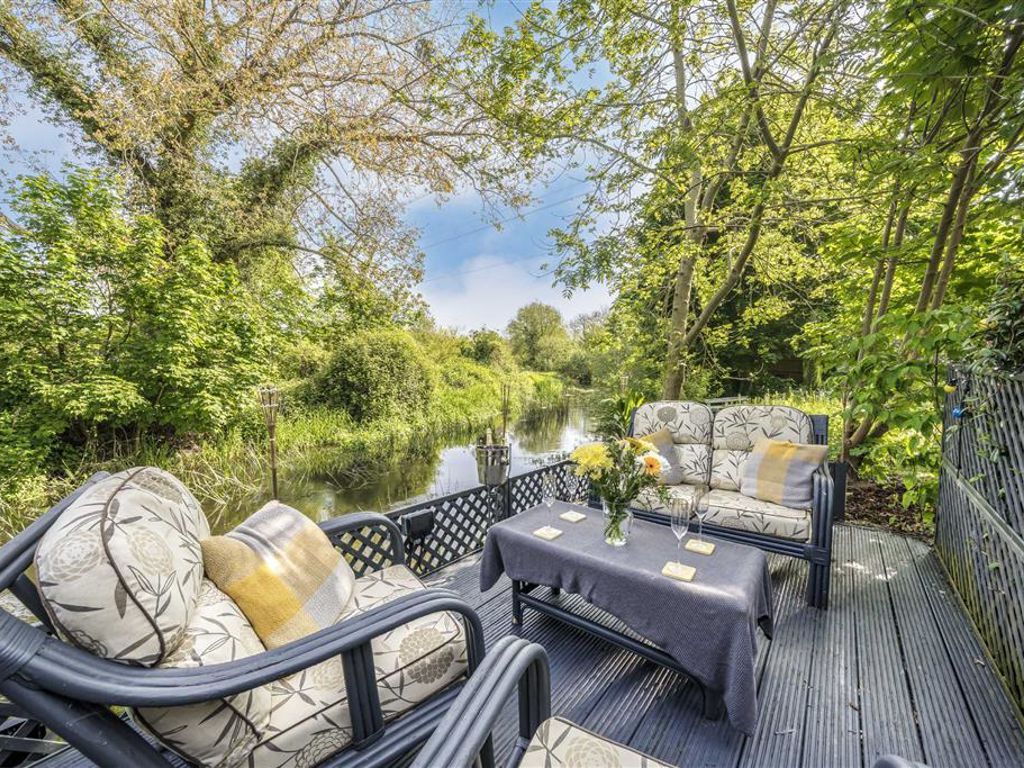 3 bed property for sale in Old Mill Place, Wraysbury, Staines TW19, £