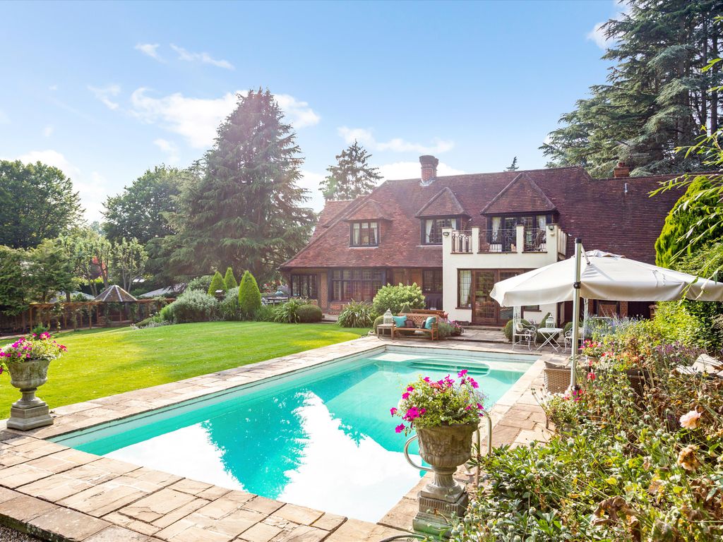 8 bed detached house to rent in Troutstream Way, Loudwater