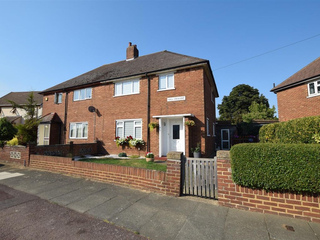 3 bed semidetached house for sale in Hall Crescent, Aveley, South