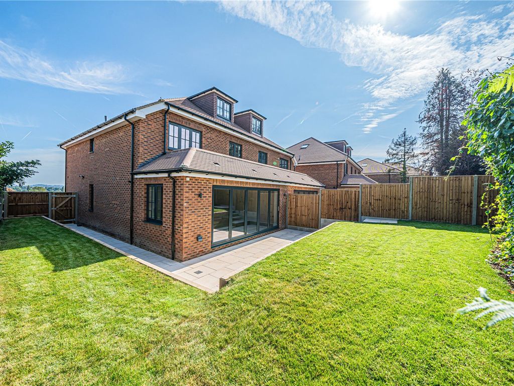 5 bed semidetached house for sale in Harvil Road, Ickenham, Uxbridge