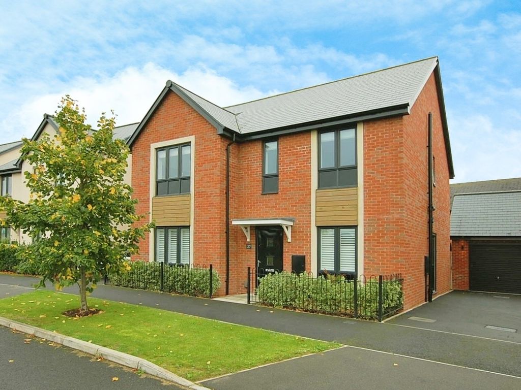 5 bed detached house for sale in Sapphire Road, Cleeve