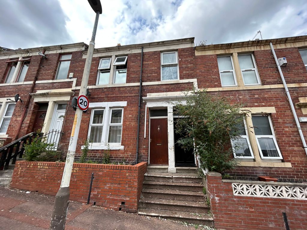 2 bed flat for sale in Howe Street, Gateshead NE8, £45,000 Zoopla